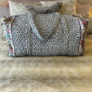 Vintage VERA BRADLEY Delft EXTRA LARGE Duffle Bag HUGE White Blue Pink Floral 92